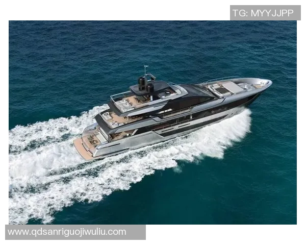 德国足球明星豪华游艇之旅揭秘球场外的奢华生活方式